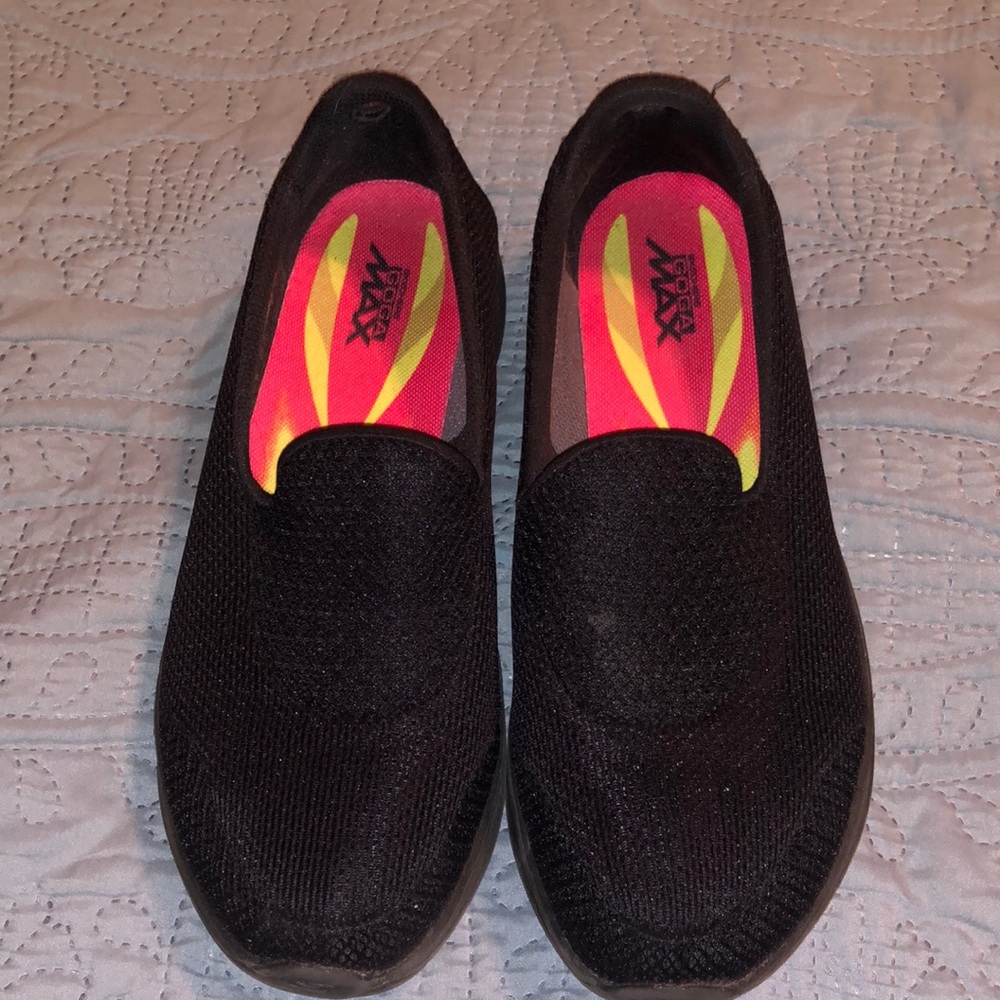 Women’s black shoes